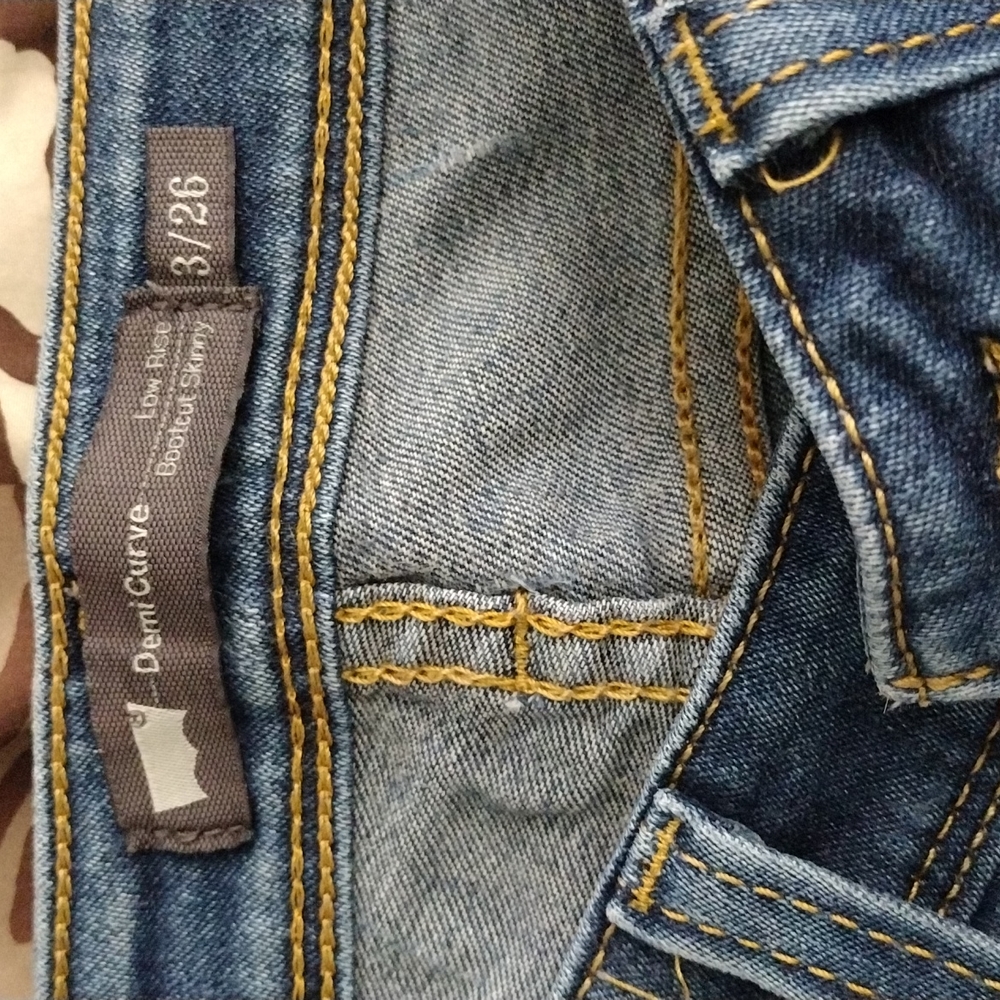 LEVI'S SKINNY DENIM CURVE SIZE 3/26 JEANS LENGTH 30 BOOTCUT